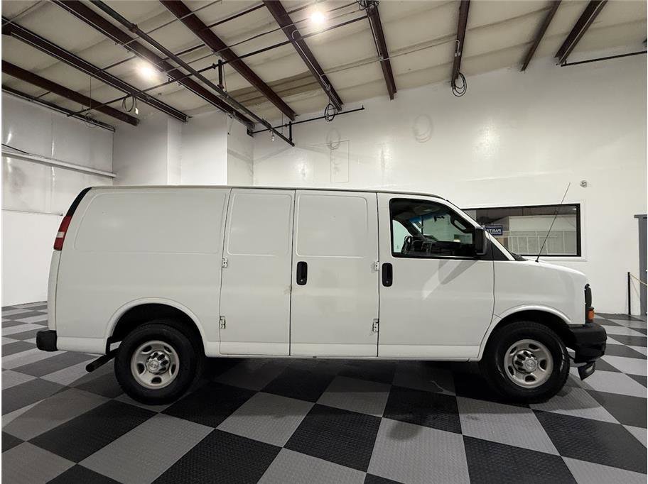 2017 Chevrolet Express Cargo Van photo 4
