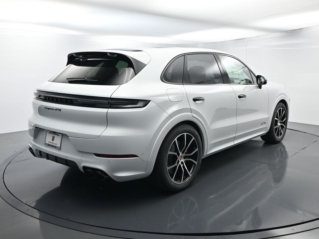 2026 Porsche Cayenne GTS photo 11