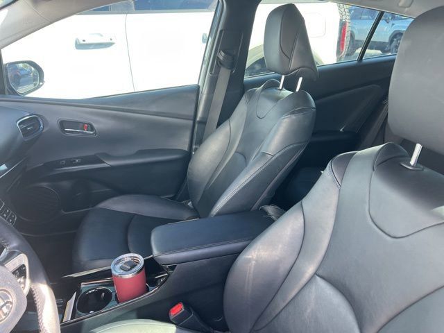 2017 Toyota Prius Four photo 8