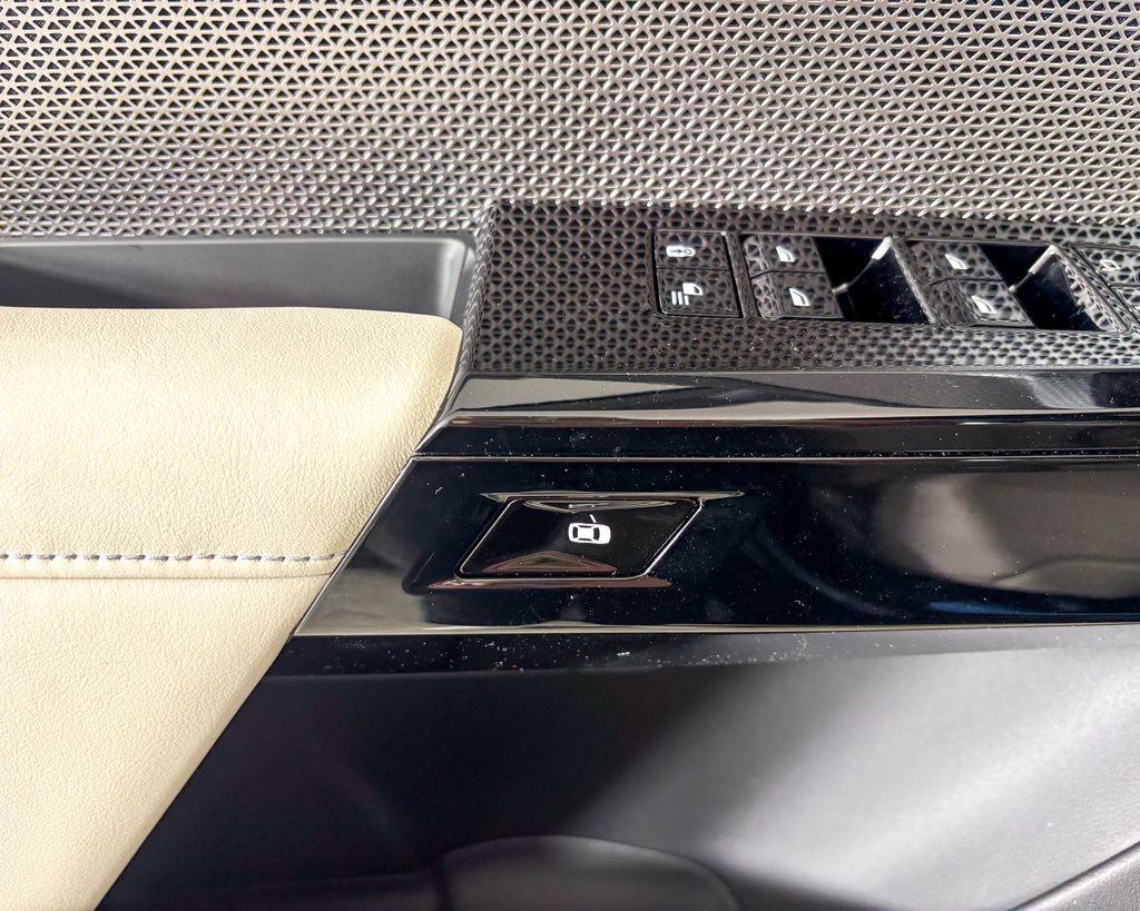 2025 Bmw 750e 750e xDrive photo 30