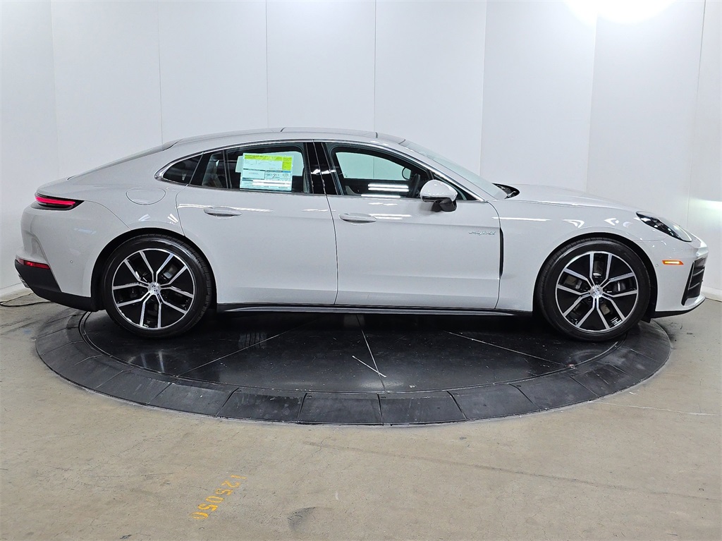 2026 Porsche Panamera E-Hybrid 4 photo 6
