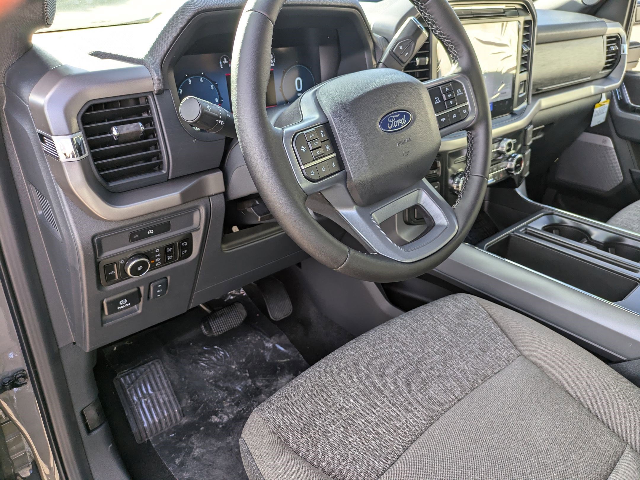 2025 Ford F-150 XLT photo 8