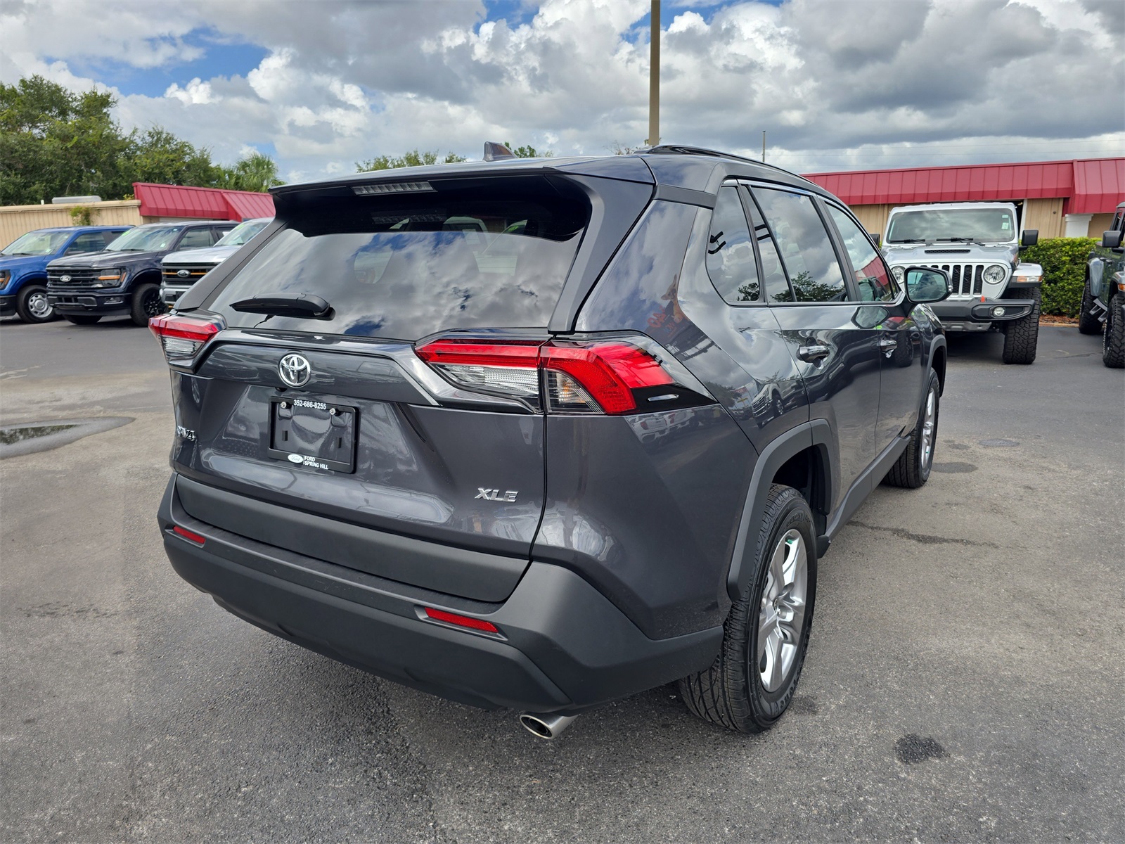 2023 Toyota RAV4 XLE photo 2
