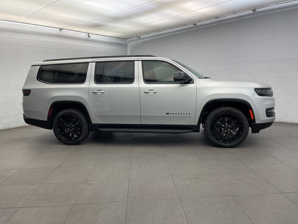 2025 Jeep Wagoneer L Series II photo 2