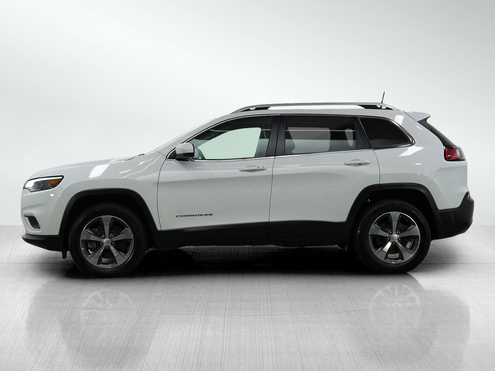 Used 2019 Jeep Cherokee Limited with VIN 1C4PJMDX1KD467756 for sale in Burnsville, Minnesota