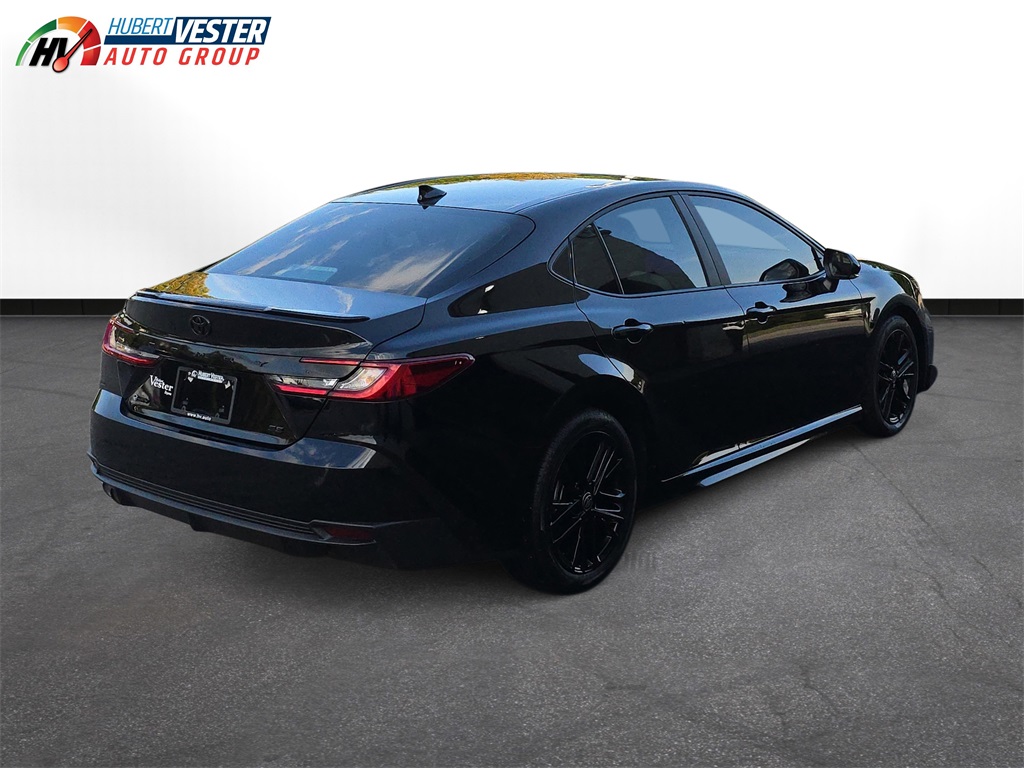 2025 Toyota Camry SE photo 5