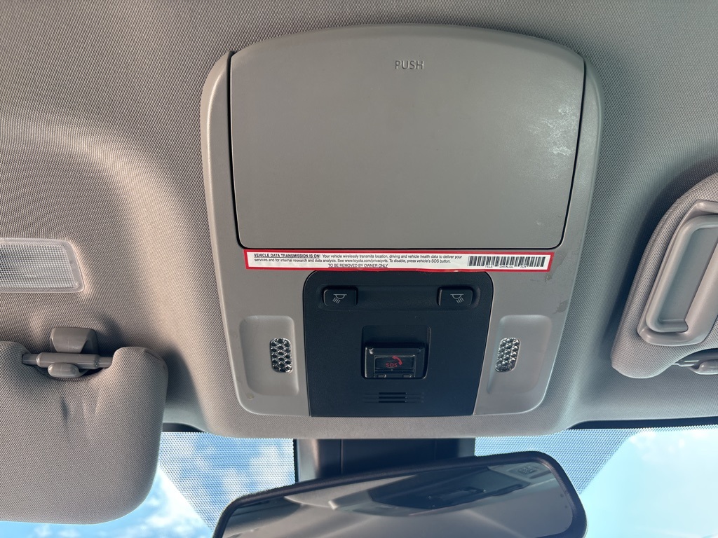 2022 Toyota Camry Hybrid SE photo 23