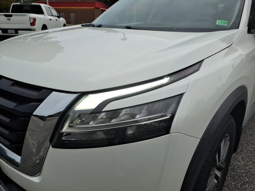 2023 Nissan Pathfinder SL photo 3