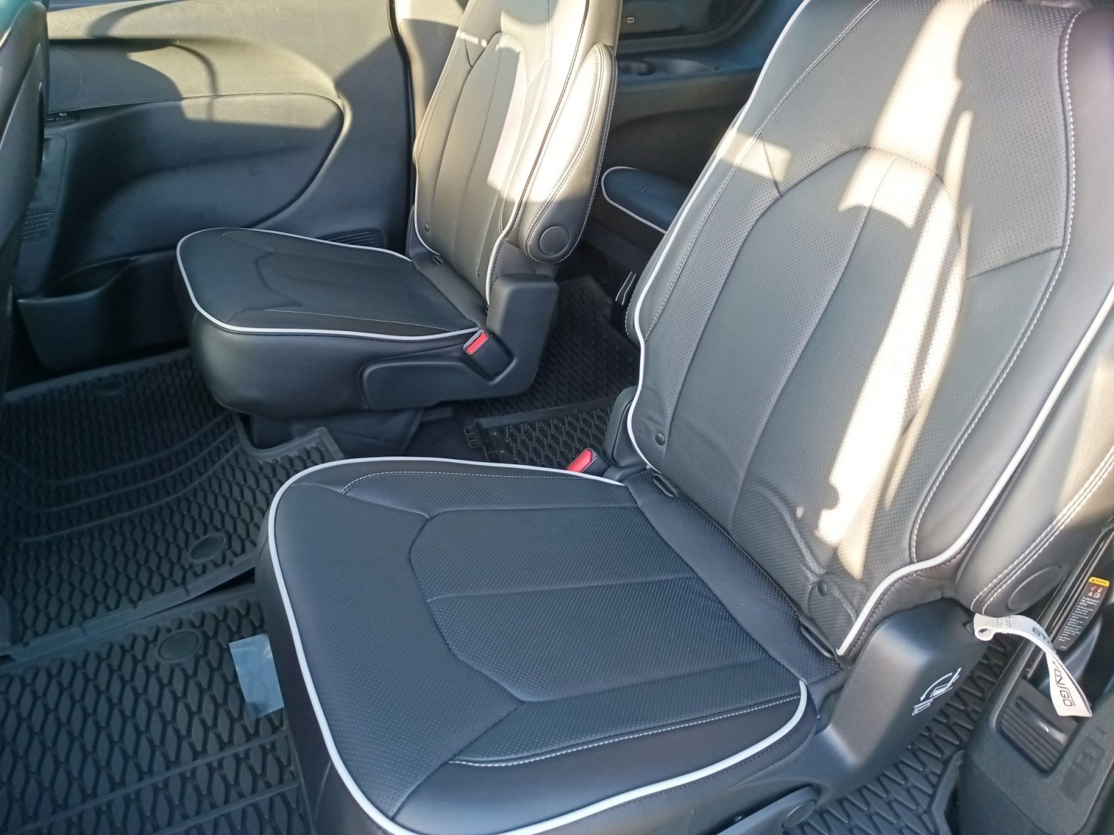 2025 Chrysler Pacifica Limited photo 21