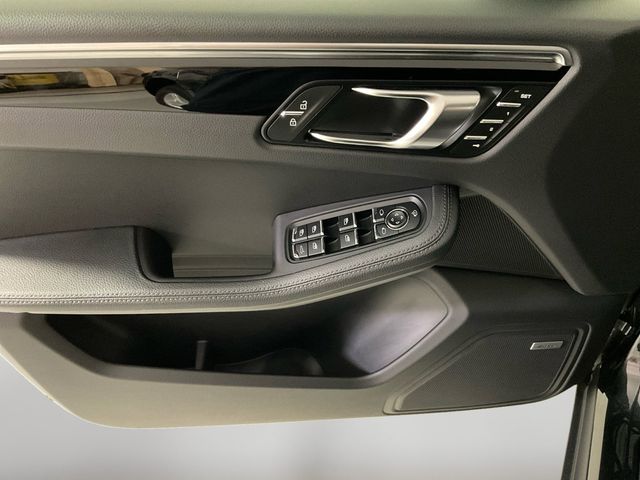 2024 Porsche Macan Base photo 12