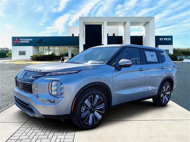 2025 Mitsubishi Outlander SE's photo