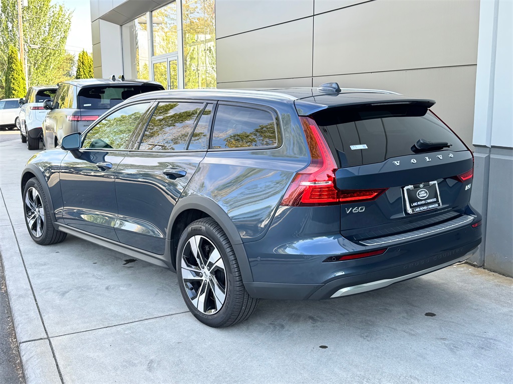2024 Volvo V60 Cross Country B5 Plus photo 4
