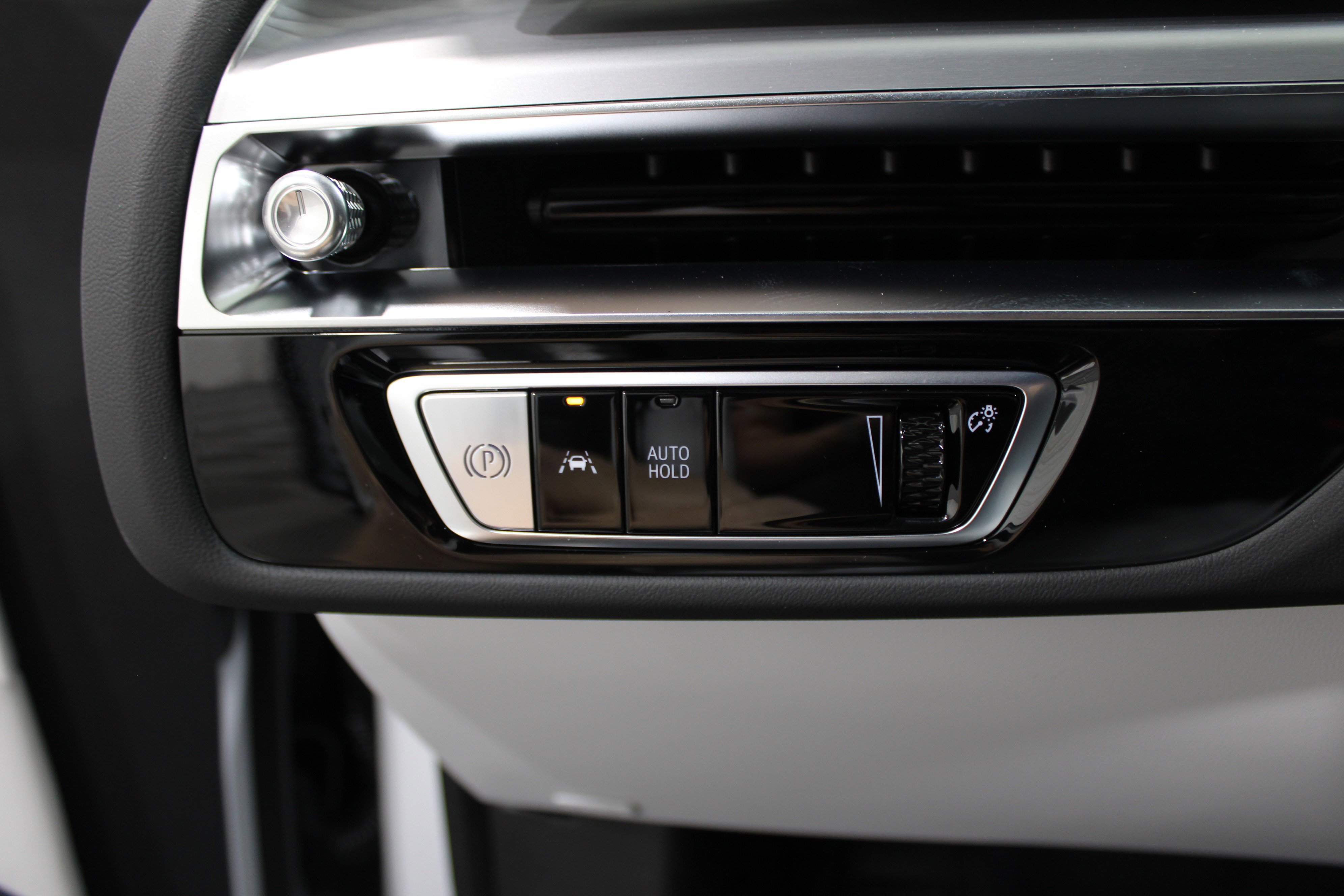 2025 Cadillac Lyriq Luxury photo 8