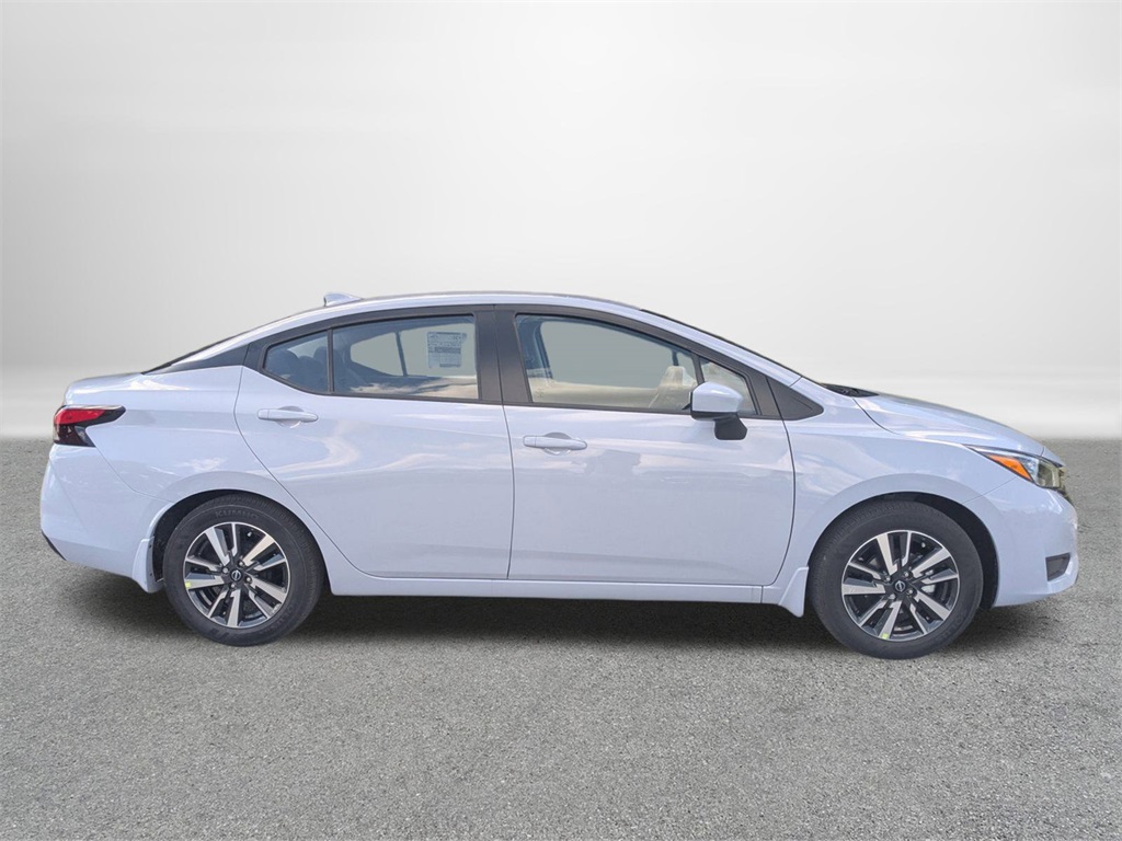 2025 Nissan Versa 1.6 SV photo 2