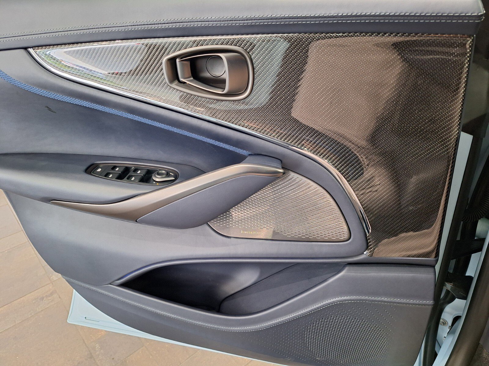 2025 Aston Martin DBX AM8 DBX707 photo 14