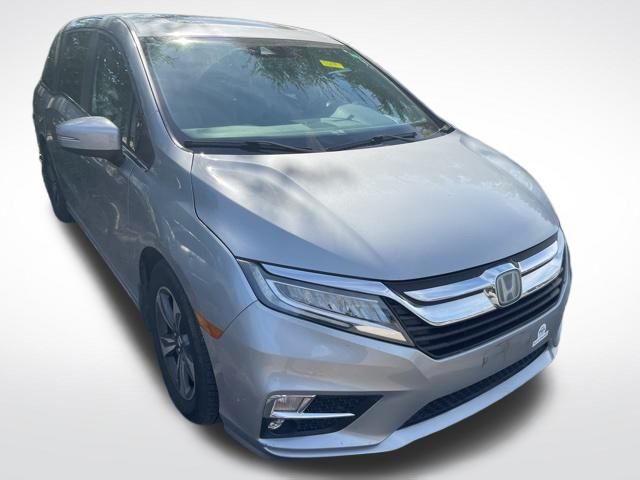 2018 Honda Odyssey Touring photo 2