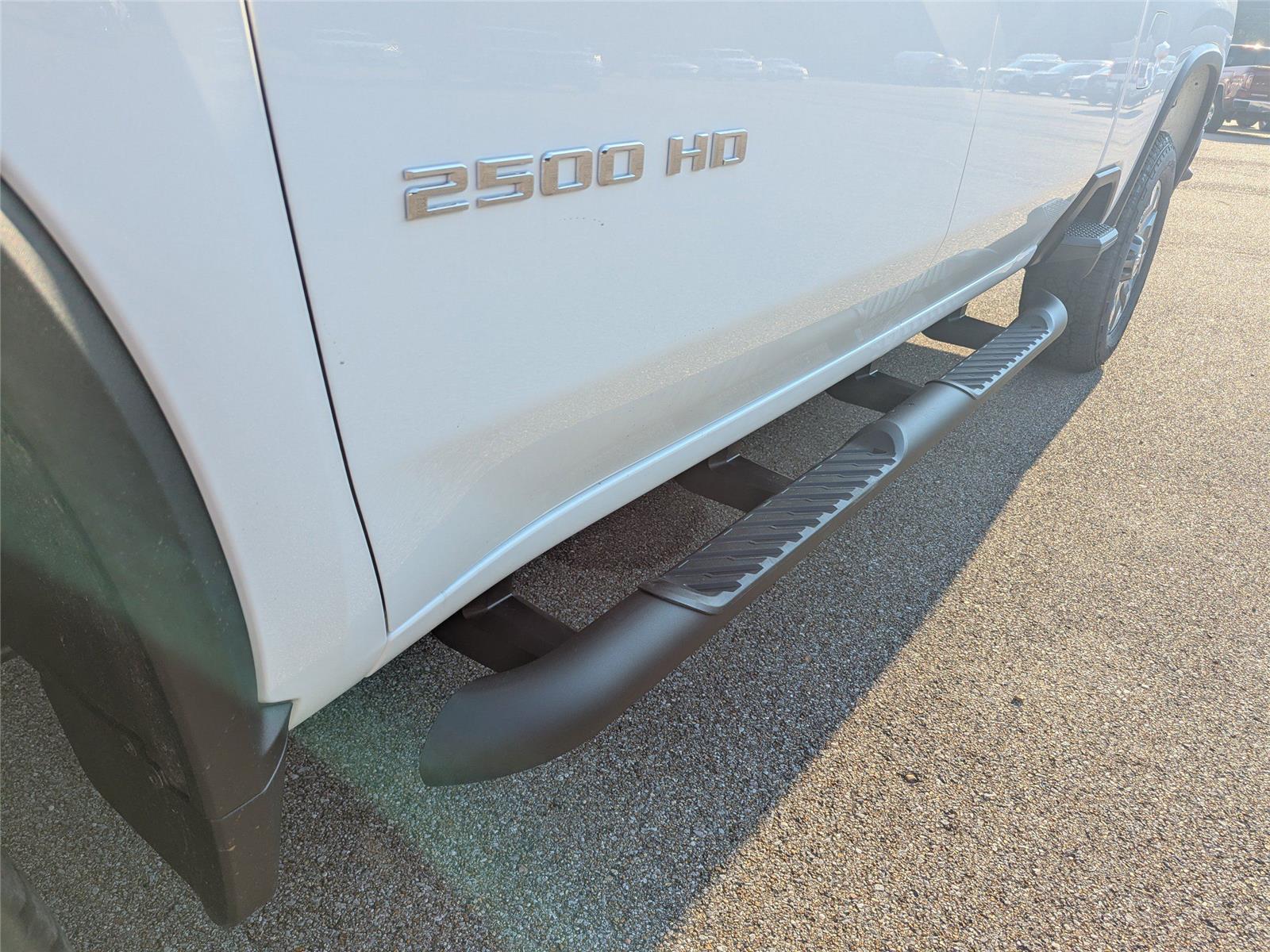 2025 Chevrolet Silverado 2500HD Custom photo 12