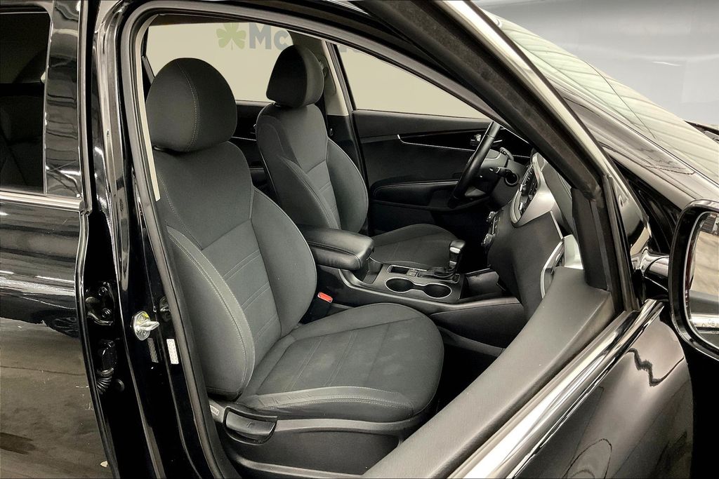 2020 Kia Sorento S photo 8