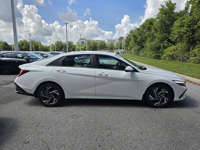 2025 Hyundai Elantra SEL Convenience photo 2