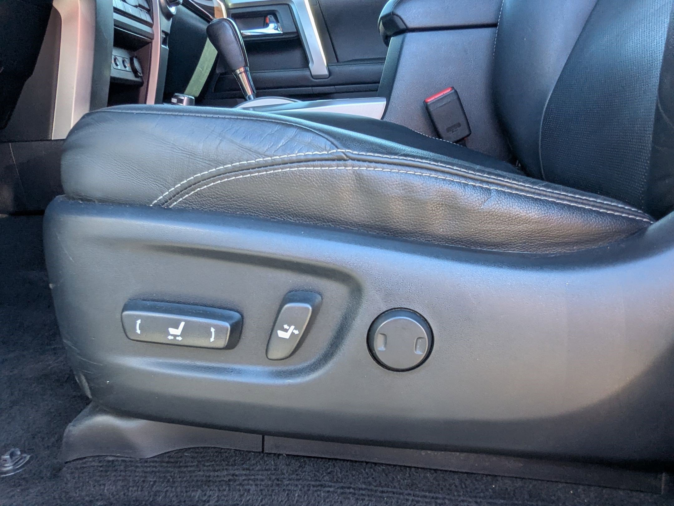 2016 Toyota 4Runner Limited photo 27