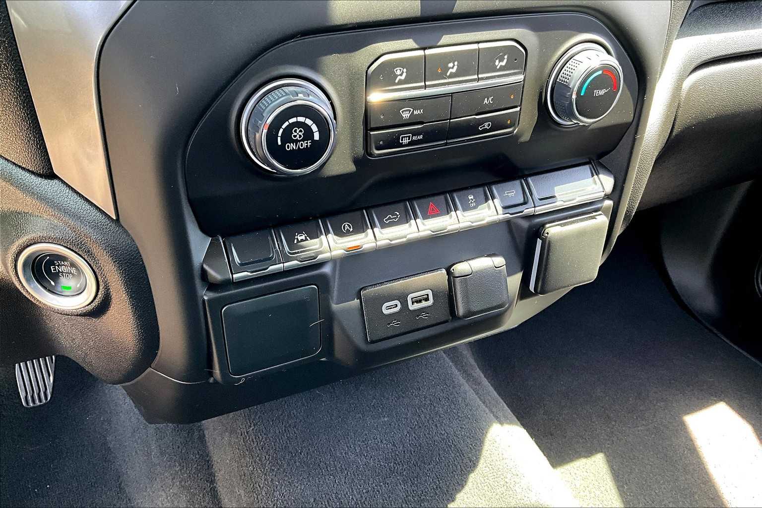 2025 Chevrolet Silverado 1500 Custom photo 59