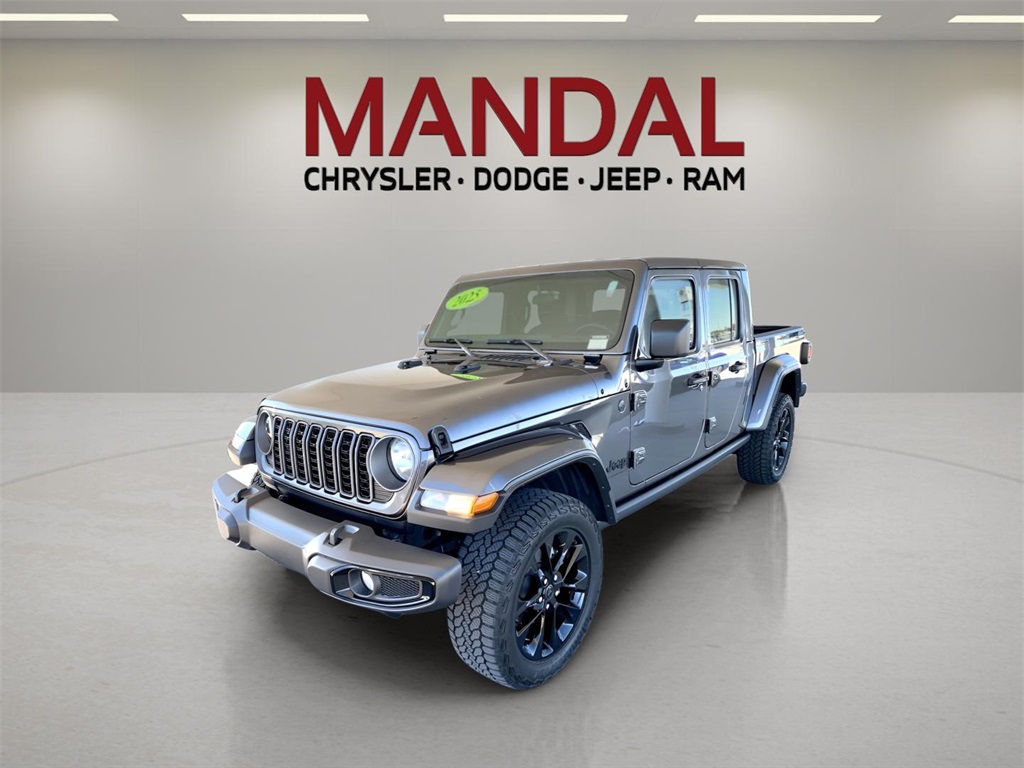 2025 Jeep Gladiator Nighthawk's photo