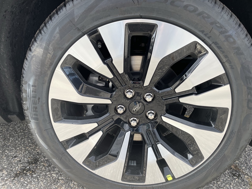 2026 Ford Explorer Platinum photo 4