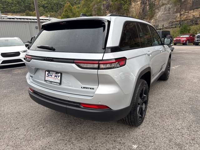 2025 Jeep Grand Cherokee Limited photo 2
