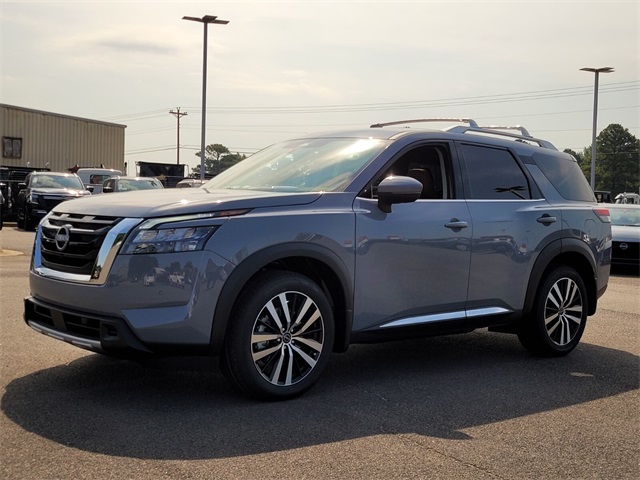 2025 Nissan Pathfinder Platinum photo 4