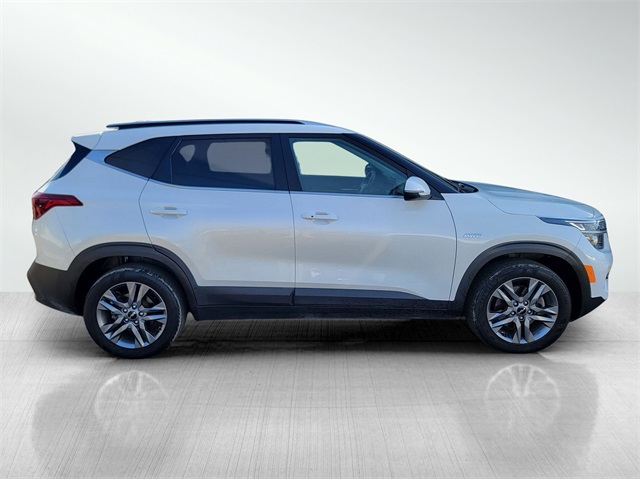 2023 Kia Seltos S photo 2