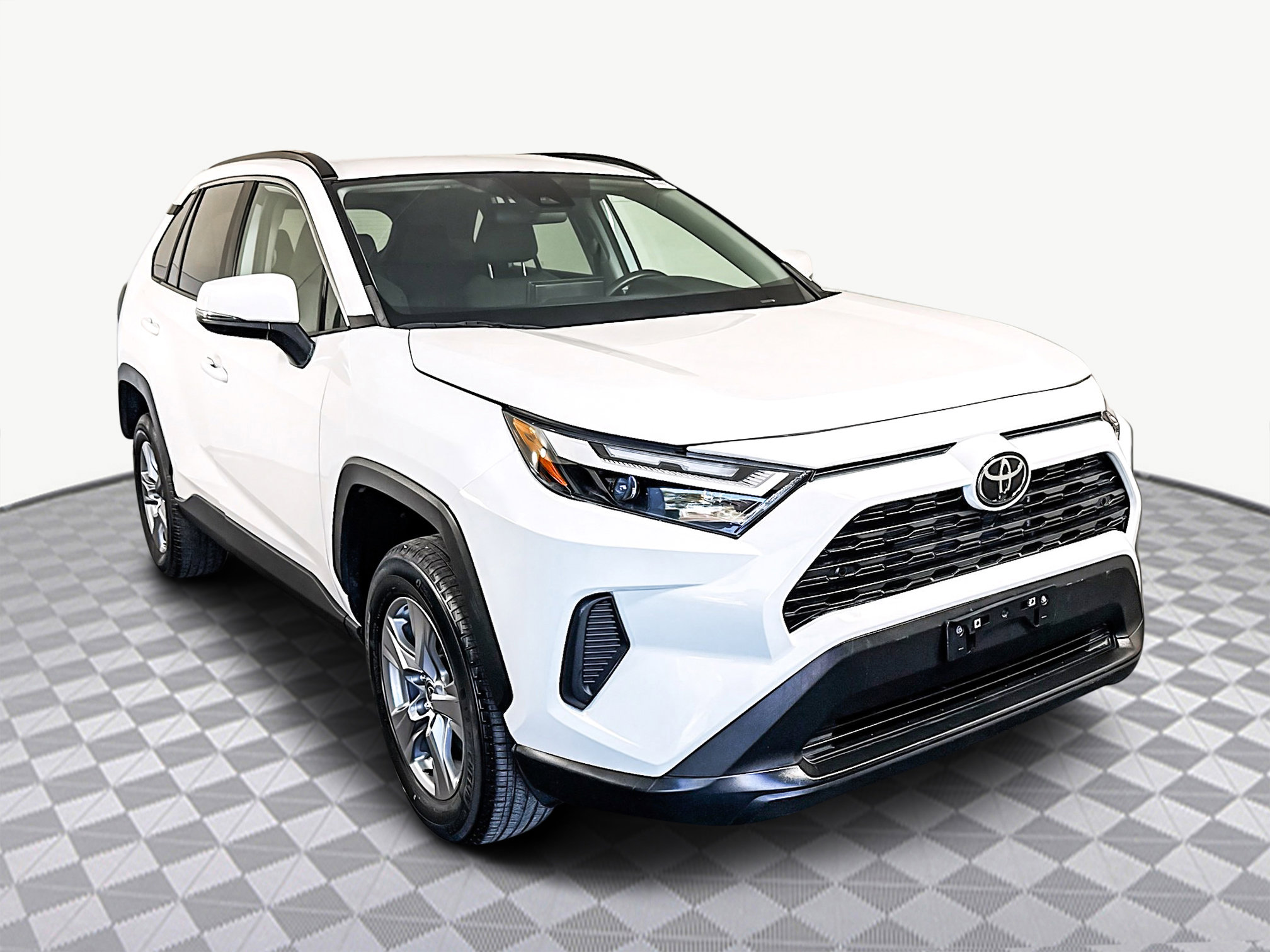 2022 Toyota RAV4 XLE's photo