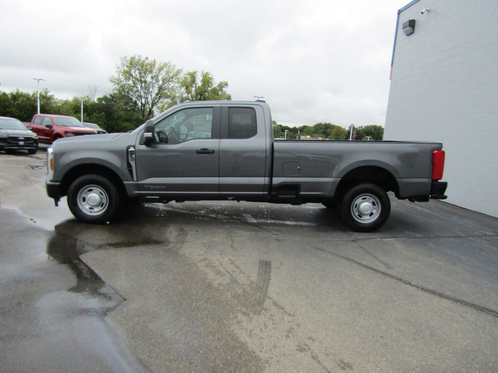 2024 Ford F-350 XL photo 2