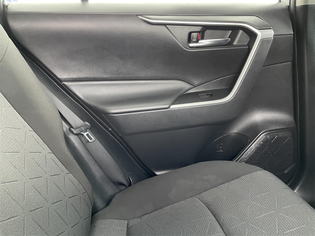 2022 Toyota RAV4 XLE photo 18