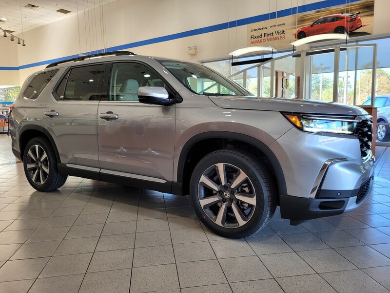 2025 Honda Pilot Touring photo 3