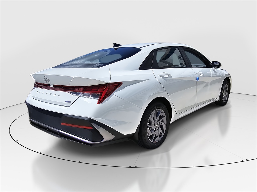 2025 Hyundai Elantra Hybrid photo 3