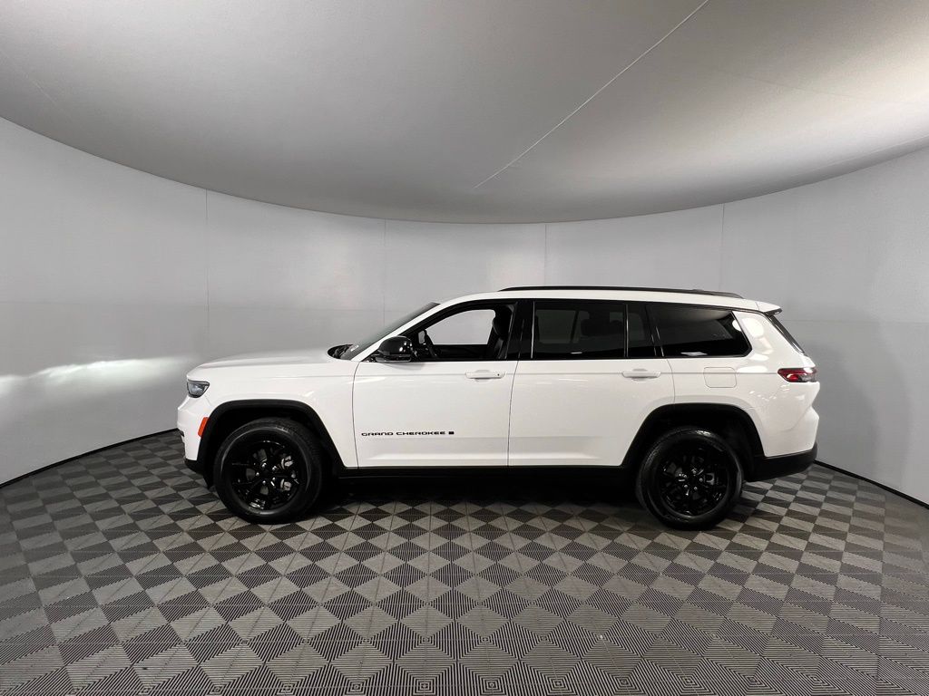 2024 Jeep Grand Cherokee Altitude photo 4