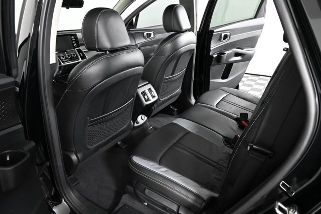 2023 Kia Sorento LX photo 12