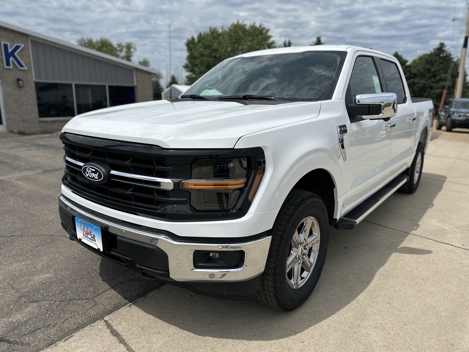 2025 Ford F-150 XLT photo 2
