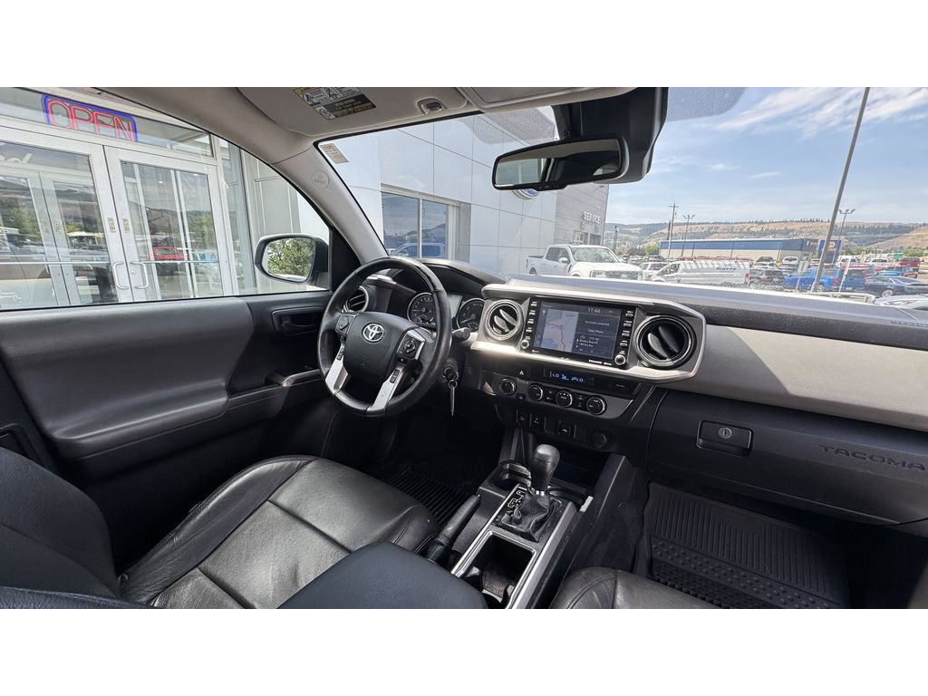2022 Toyota Tacoma SR5 photo 8