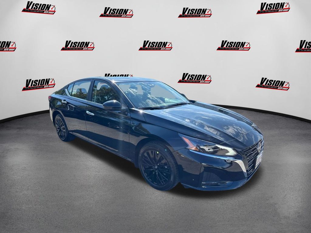 2025 Nissan Altima 2.5 SV photo 3