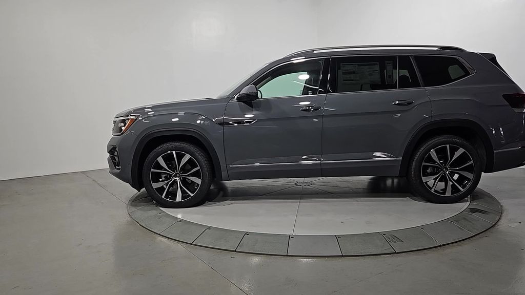 2026 Volkswagen Atlas SEL Premium R-Line photo 2