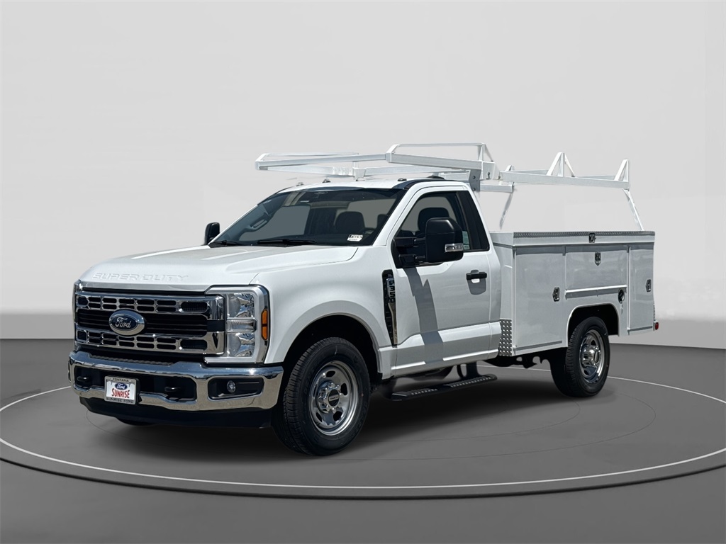 2025 Ford F-350 Super Duty Chassis Cab XL's photo