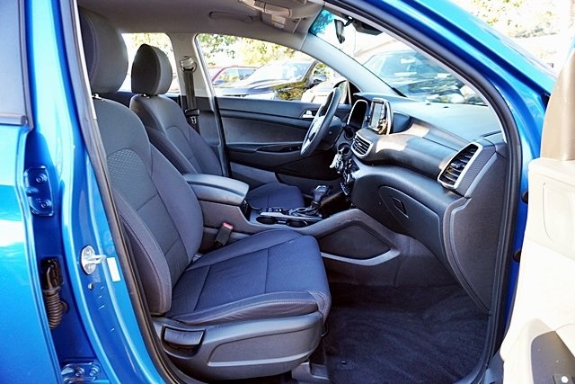 Used 2020 Blue Hyundai SE image 10