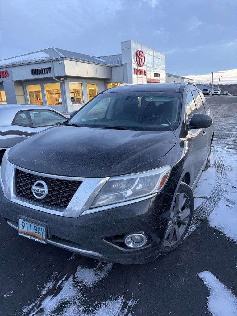 2013 Nissan Pathfinder Platinum's photo