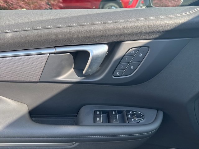 2025 Buick Enclave Sport Touring photo 9