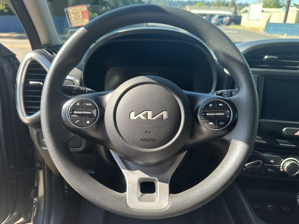 2023 Kia Soul LX photo 16