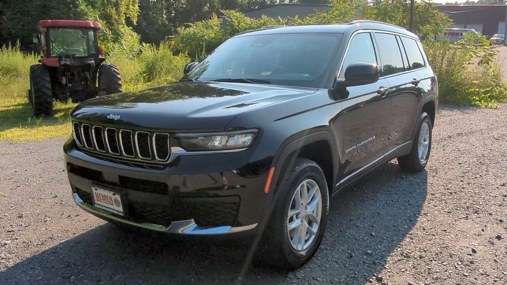 2025 Jeep Grand Cherokee Laredo X photo 4