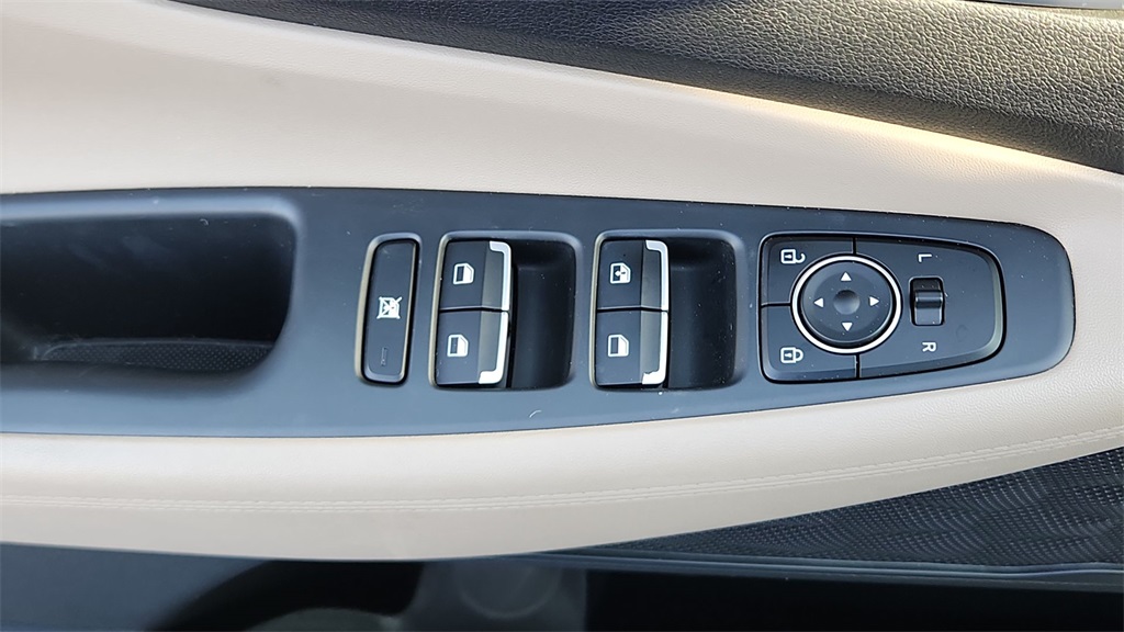2020 Hyundai Santa Fe SE photo 17