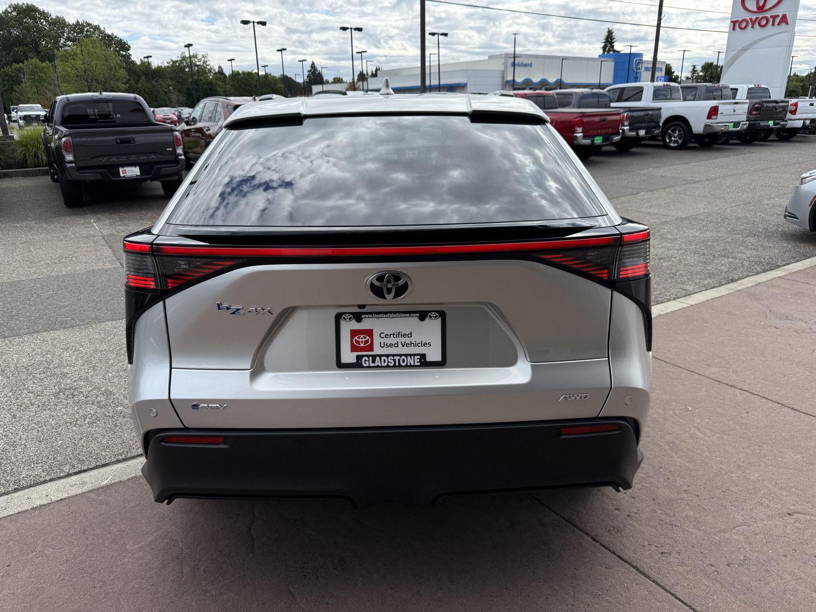 2024 Toyota bZ4X XLE photo 5