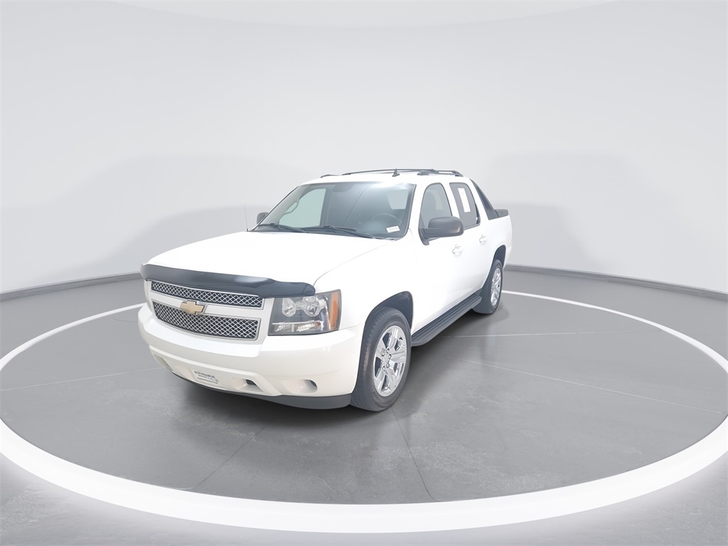 2011 Chevrolet Avalanche LS photo 3